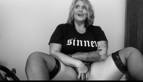 hannahenolin (BoredHouseWife) free OnlyFans content 

 picture 2