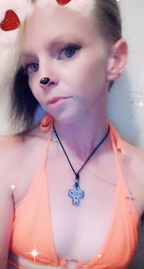 View harleyquinn81388 OnlyFans content for free 

 picture 2