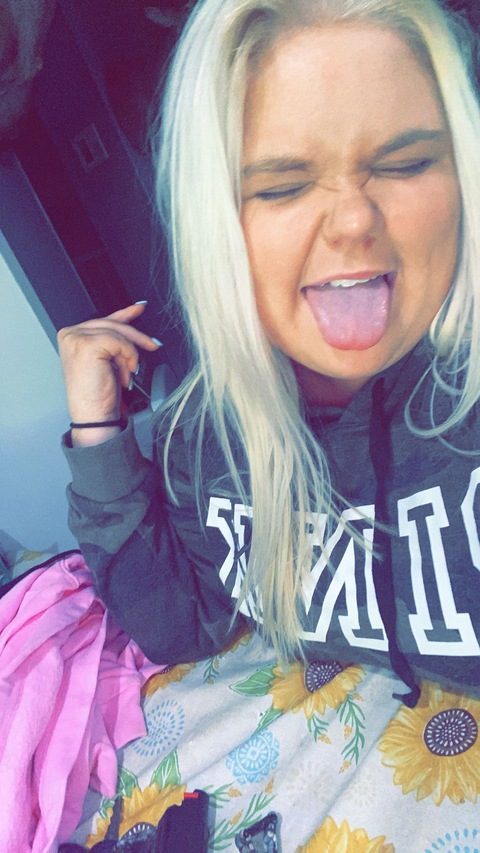 Download haybird OnlyFans content for free 

 picture 2