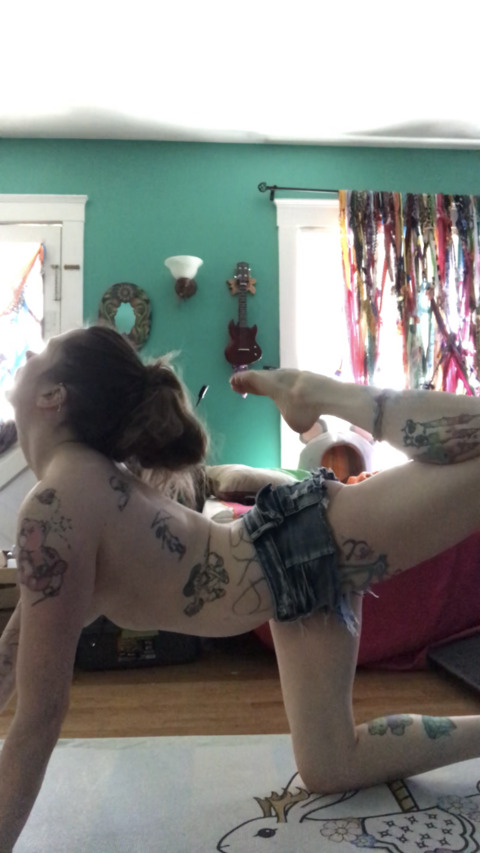 hennyroux (Hennessy) OnlyFans content 

 picture 2