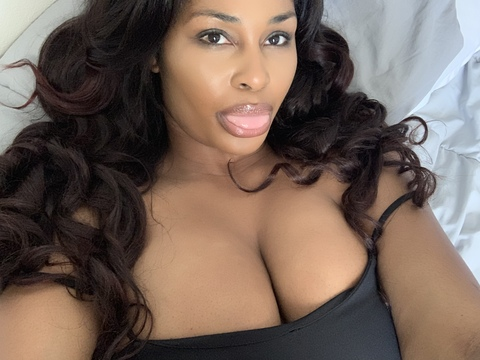heyychi OnlyFans Leak (9 Photos and 0 Videos) 

 picture 2
