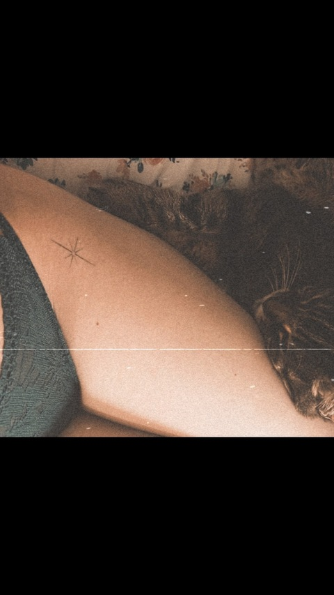 hippie.luna OnlyFans Leaked Photos and Videos 

 picture 2