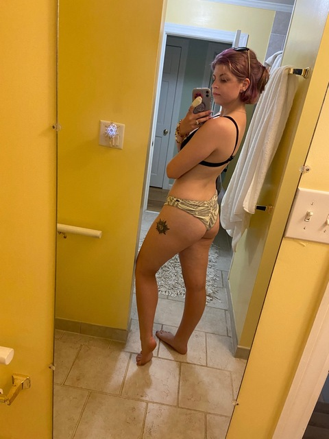 Onlyfans leaks hippieb1tch22 

 picture 2