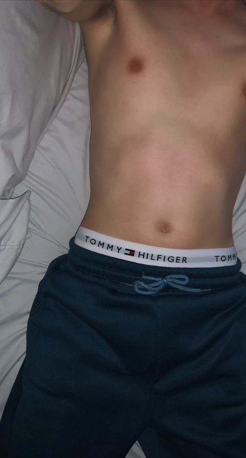 View Owen Aldousari (hoewen) OnlyFans 29 Photos and 10 Videos for free 

 picture 2