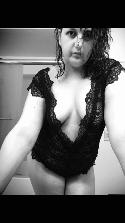 @hollihart leaked Onlyfans videos free 

 picture 2