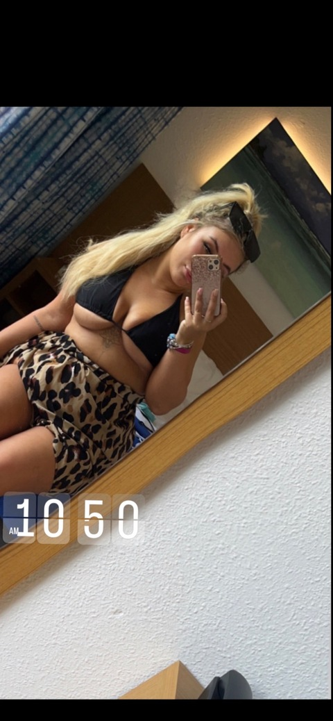 View hollsyy (Holly Stephens) OnlyFans 3 Photos and 0 Videos leaked 

 picture 2