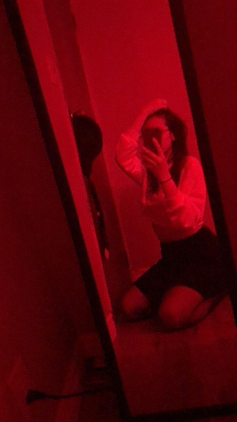holly.strawberry OnlyFans Leak (30 Photos and 5 Videos) 

 picture 2