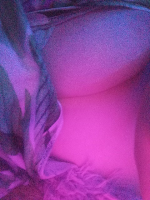 View holly169 OnlyFans content for free 

 picture 2