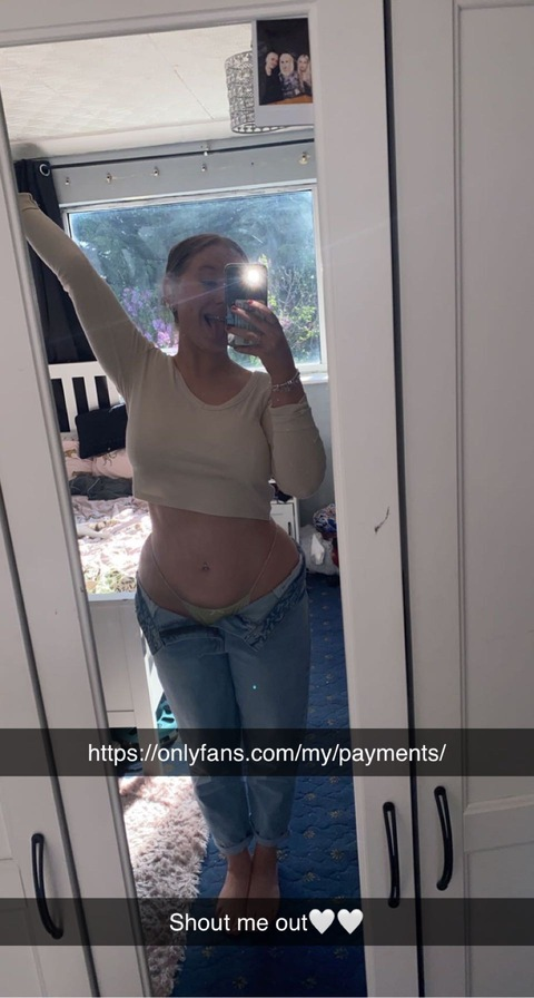 View Holly (hollyarwen.x) OnlyFans 7 Photos and 2 Videos leaks 

 picture 2
