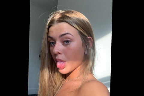 hollyerinx (Holly) OnlyFans Leaks 

 picture 2