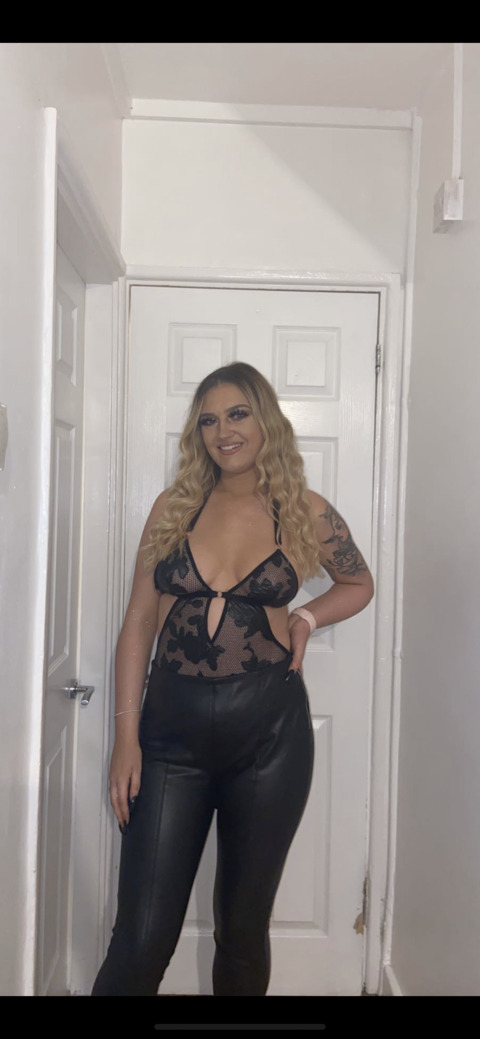 hollz (Holly) OnlyFans Leaked Pictures and Videos 

 picture 2