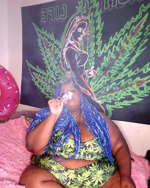 honeycaramel420 (HoneyDabz420) free OnlyFans Leaked Pictures and Videos 

 picture 2