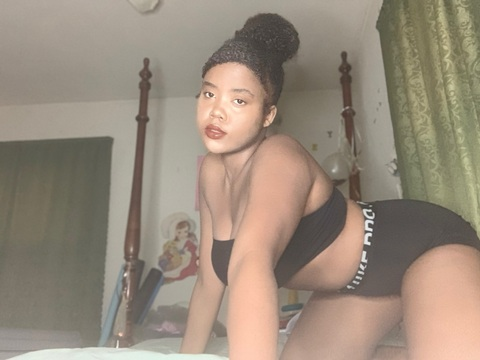Onlyfans free content honeyg0ldden 

 picture 2