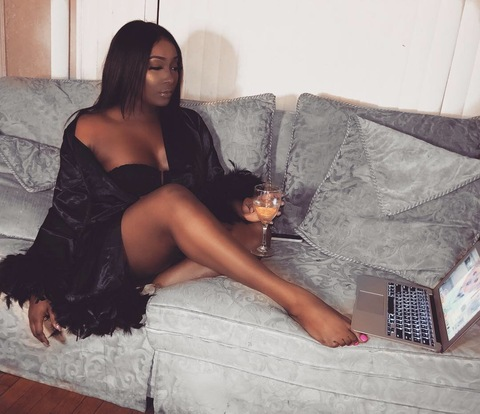 honeysweetss OnlyFans Leaks 

 picture 2