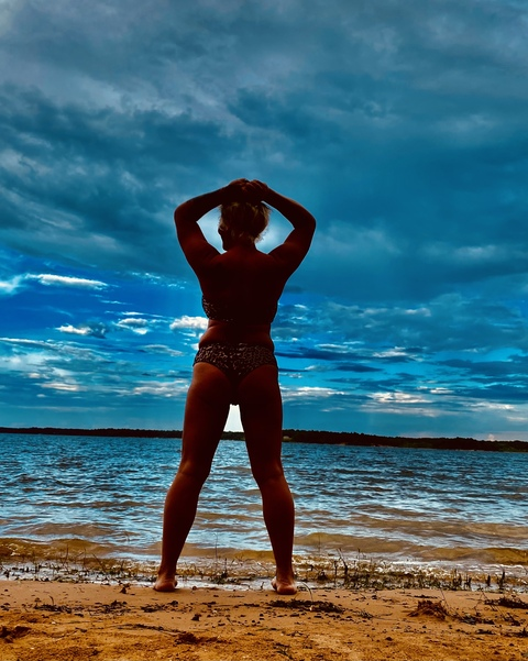 hotmomitsamber1977 OnlyFans Leaks (113 Photos and 17 Videos) 

 picture 2