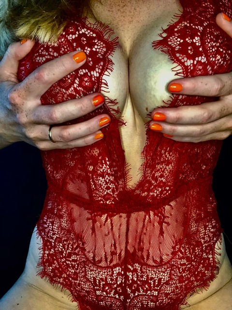 View hotwifeantonia (HotwifeAntonia) OnlyFans 10 Photos and 3 Videos leaks 

 picture 2