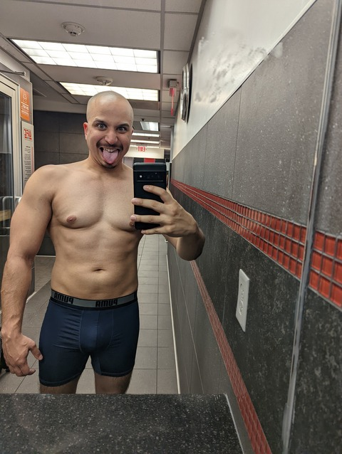 View hungcolombian (LatinoHeat) OnlyFans 226 Photos and 88 Videos gallery 

 picture 2