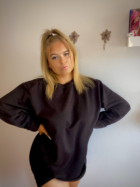 View hxlly_evans (Holly) OnlyFans 4 Photos and 0 Videos leaked 

 picture 2