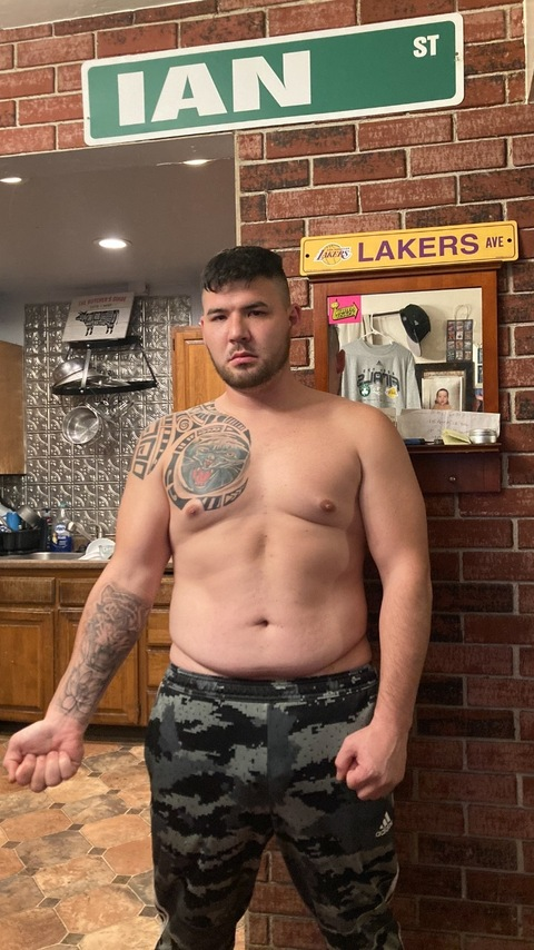 ianknowsbest OnlyFans Leaked Photos and Videos 

 picture 2