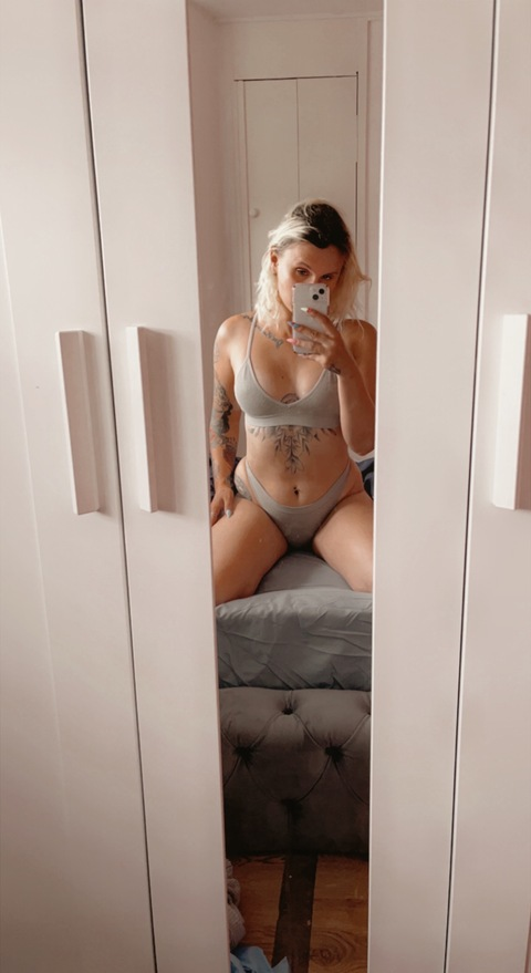 icypwetty (Icy ✨) OnlyFans Leaks 

 picture 2