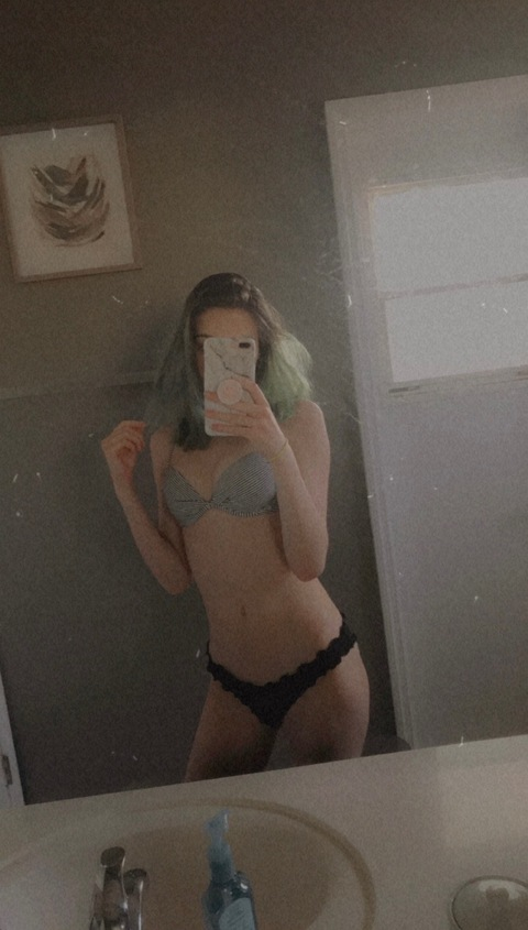 imkaylawinter (Kayla Winter) OnlyFans Leaks 

 picture 2