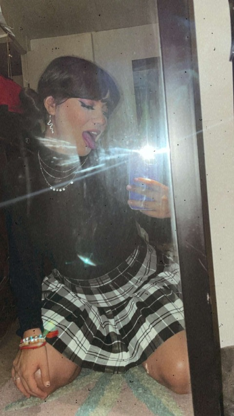 View happy gal 😊 (inieemonster) OnlyFans 24 Photos and 37 Videos gallery 

 picture 2