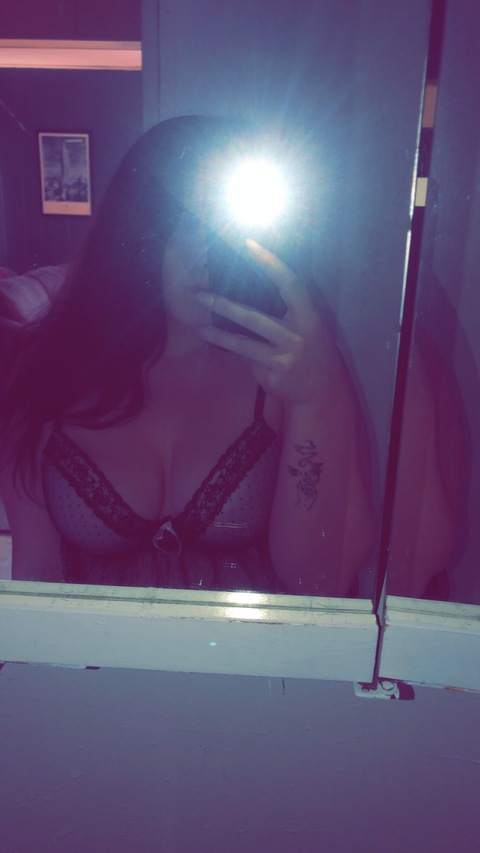 itsianababe (It’s me Iana) OnlyFans content 

 picture 2