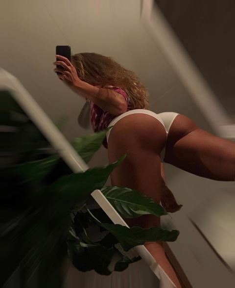 itslaurenxxo (Lauren) OnlyFans content 

 picture 2
