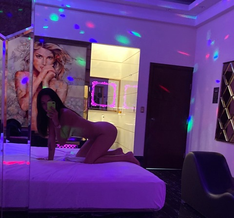 View itsqueenvanessa OnlyFans content for free 

 picture 2