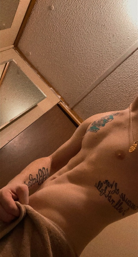 itsyaboy240 (Prettyboy420) free OnlyFans Leaked Content 

 picture 2