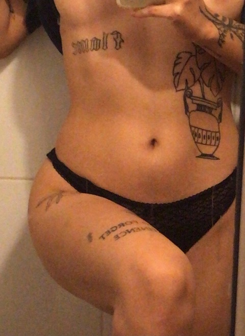 ivmelanie OnlyFans Leaks 

 picture 2