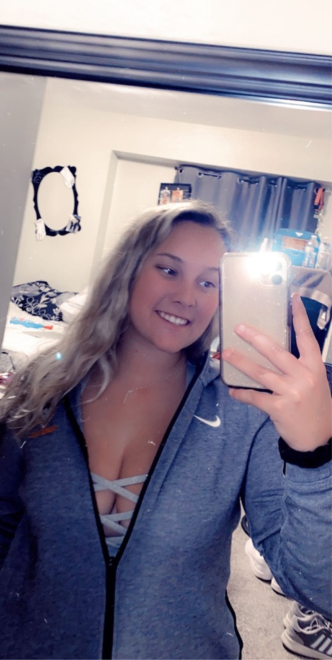 View izzy15153 (BigTitty Izzy🍒) OnlyFans 14 Photos and 0 Videos gallery 

 picture 2