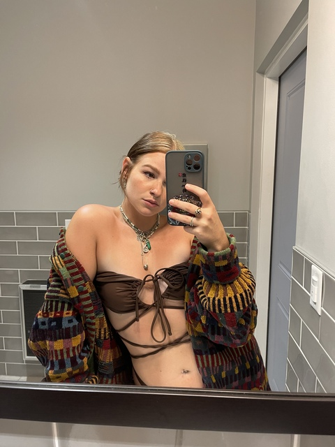 View izzy33369 (Izzy) OnlyFans 10 Photos and 2 Videos for free 

 picture 2