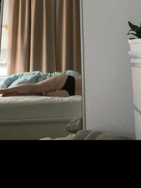 View izzy_93 OnlyFans content for free 

 picture 2