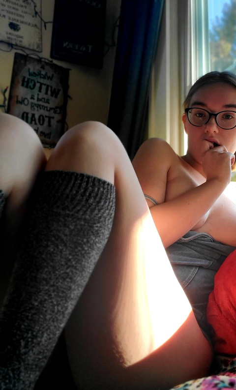 izzy_hellbourne (Izzy Hellbourne) free OnlyFans Leaked Pictures and Videos 

 picture 2