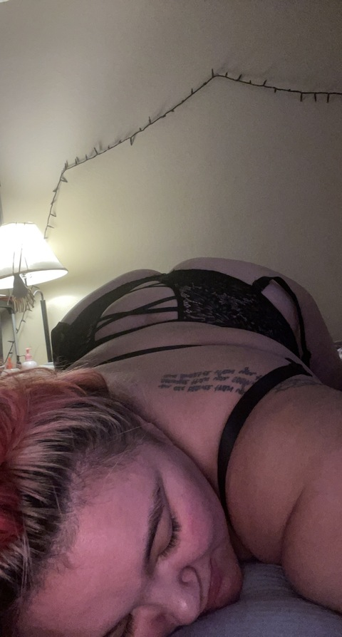 Download jadeeee_w OnlyFans content free 

 picture 2