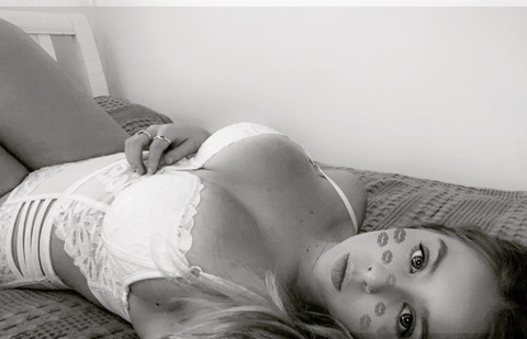 jasmine21612 (Jaz) OnlyFans Leaks 

 picture 2
