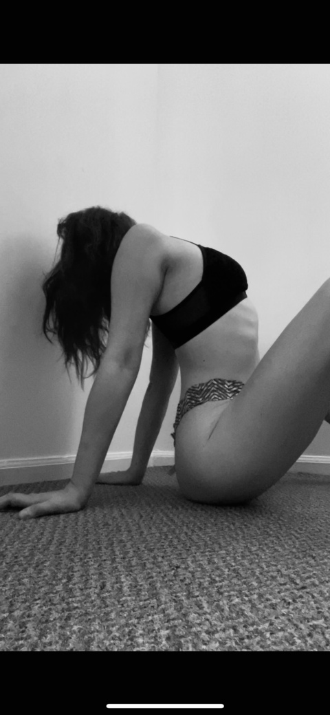 View jazzie303 (Jaz👅😻) OnlyFans 36 Photos and 37 Videos leaked 

 picture 2