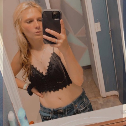 View jlongsine31 (Jess 🌹🌹) OnlyFans 115 Photos and 9 Videos leaked 

 picture 2