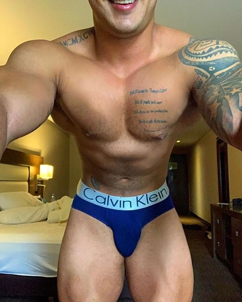 View josevergara10 (JOSE VERGARA ⚡️ 🍷) OnlyFans 3 Photos and 2 Videos for free 

 picture 2