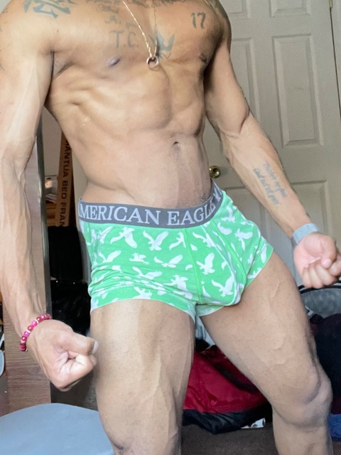 View Daddy_AlphaFITZ (julezfit1) OnlyFans 429 Photos and 197 Videos gallery 

 picture 2