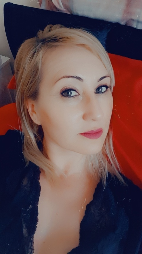 View julia.julia OnlyFans content for free 

 picture 2