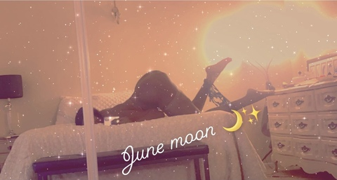 june.moon (June.Moon) OnlyFans Leaked Pictures and Videos 

 picture 2