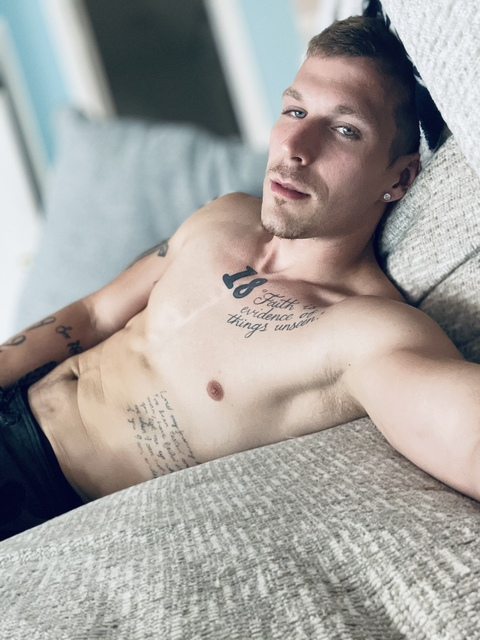 View justinrhodes46 (The_Stallion🍆) OnlyFans 88 Photos and 7 Videos gallery 

 picture 2