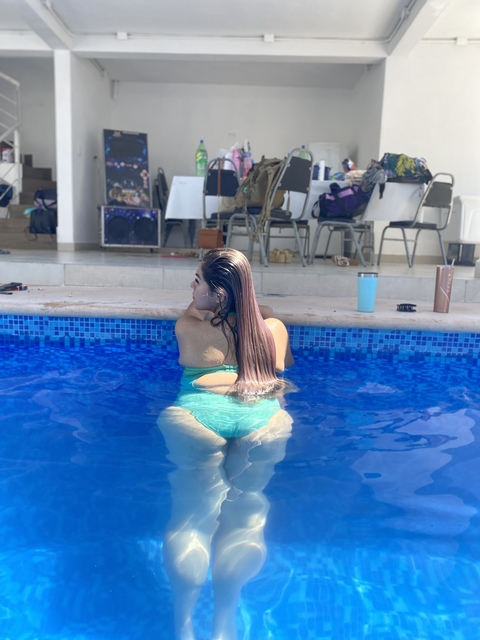 kaarmaa20 (Ale Maldonado) OnlyFans content 

 picture 2