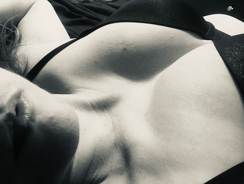 View karebear6 OnlyFans content for free 

 picture 2