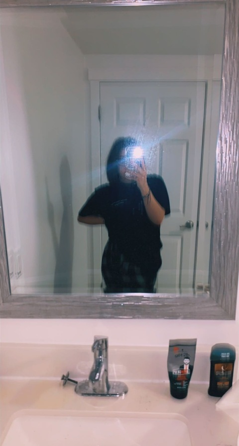 karlyk17 OnlyFans Leak 

 picture 2