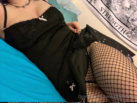 karmadoesnothing (Holly) OnlyFans Leaked Pictures and Videos 

 picture 2