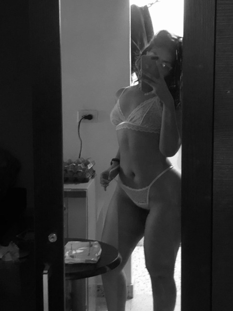 View karolup6 OnlyFans content for free 

 picture 2