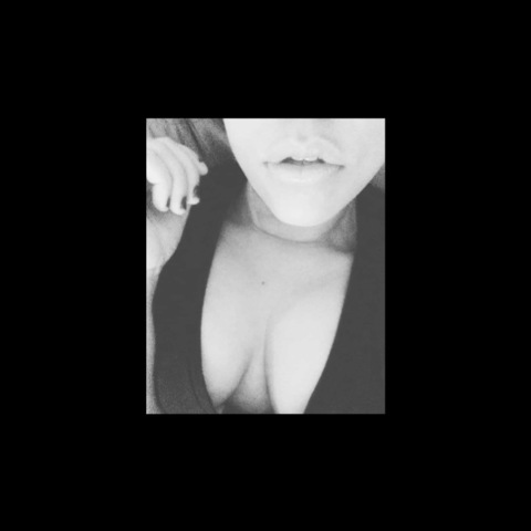 kaylavernier (Kayla) OnlyFans Leaked Videos and Pictures 

 picture 2